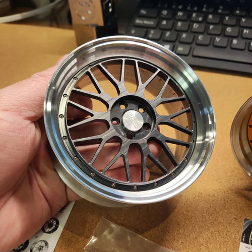 1:5 Scale Forged Wheel Model Set – Mini Alloy Rim Collectible with Display Stand